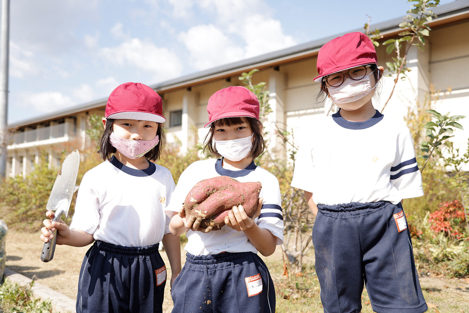 2021 小学1年生　サツマイモ掘り