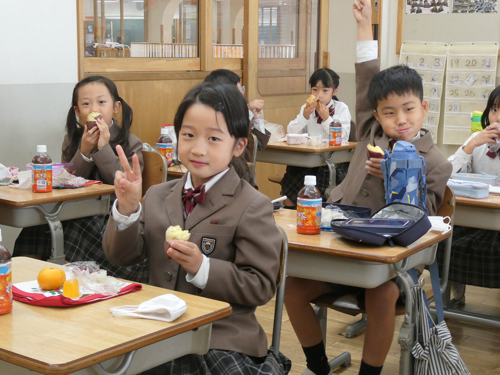 2022 小学1年生　芋掘り